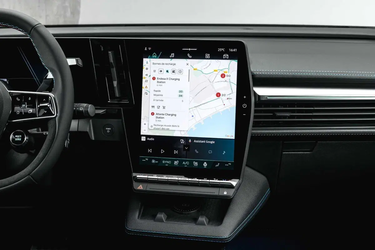 Renault Megane E-Tech Electric si rifà il trucco: nuova batteria, più autonomia e Gemini a bordo (36)