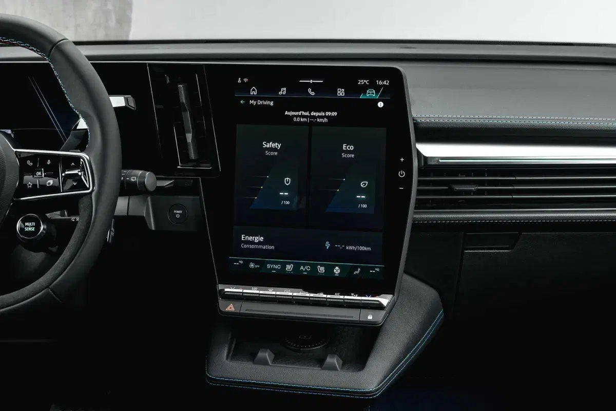 Renault Megane E-Tech Electric si rifà il trucco: nuova batteria, più autonomia e Gemini a bordo (37)