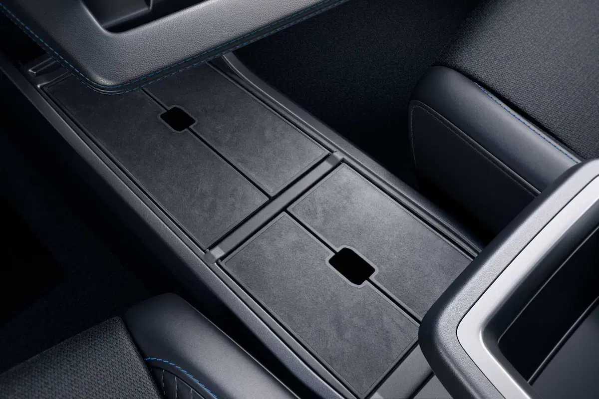 Renault Megane E-Tech Electric si rifà il trucco: nuova batteria, più autonomia e Gemini a bordo (38)