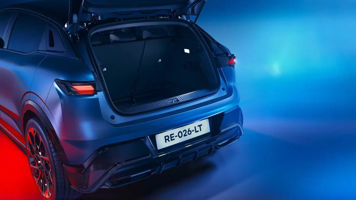 Renault Megane E-Tech Electric si rifà il trucco: nuova batteria, più autonomia e Gemini a bordo (40)