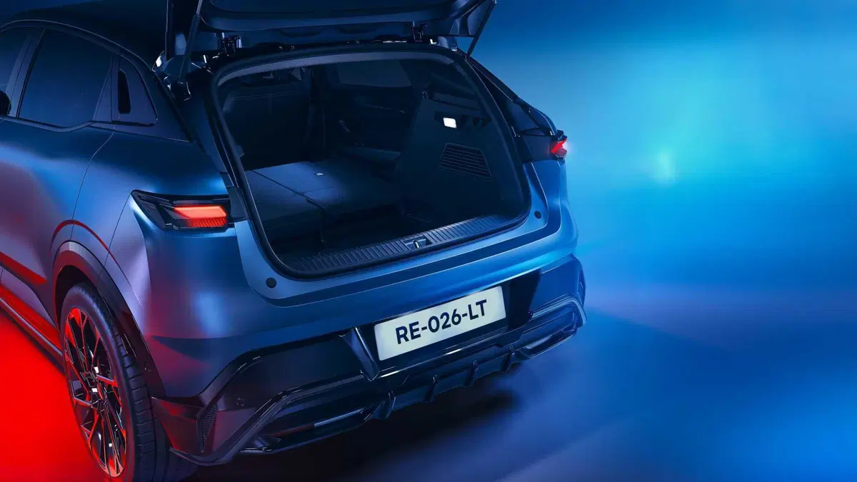 Renault Megane E-Tech Electric si rifà il trucco: nuova batteria, più autonomia e Gemini a bordo (42)