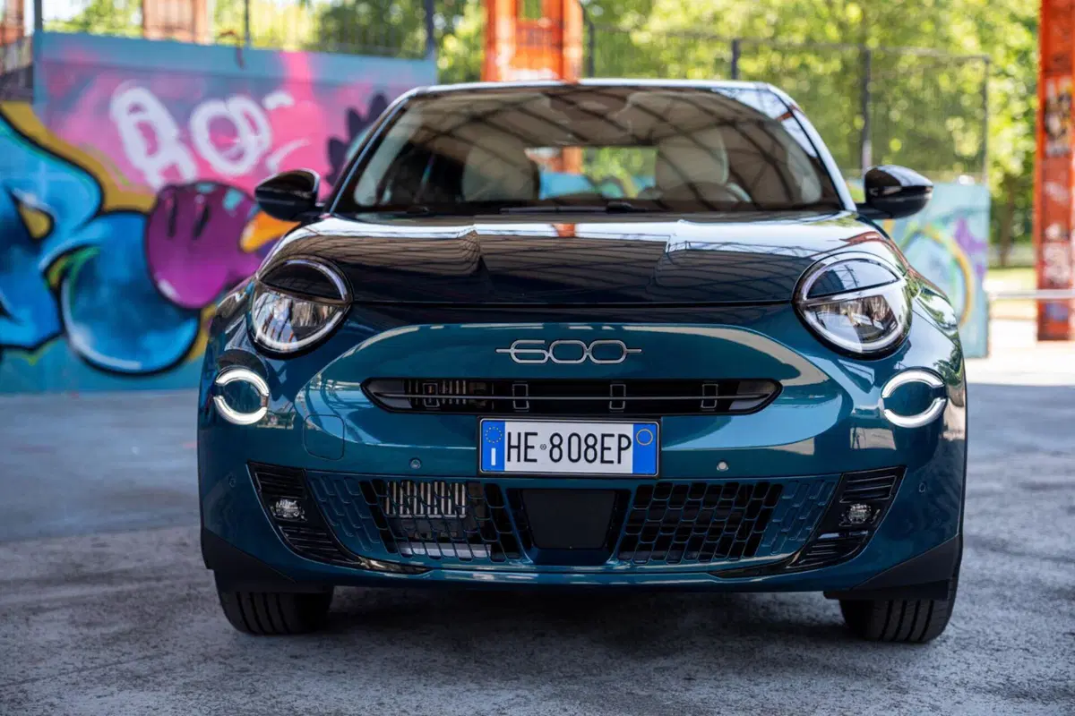 Fiat 600 Turbo 100: manuale e senza elettrificazione, c'è tuttavia un ma...[VIDEO]