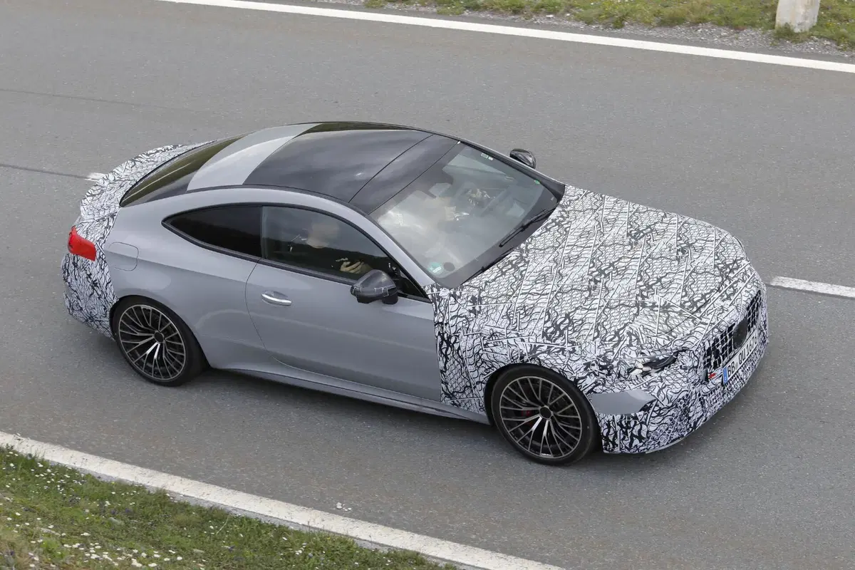Mercedes-AMG CLE 63, il V8 è pronto a tornare (2)