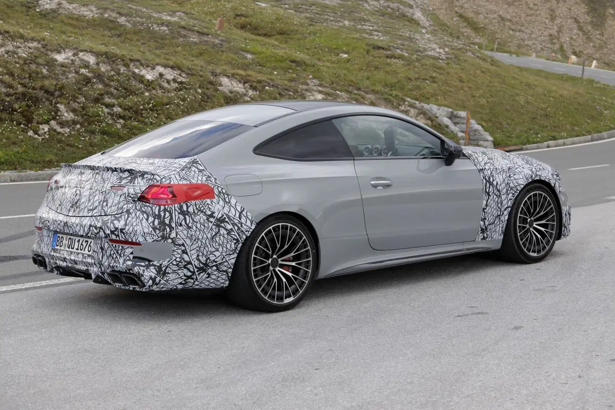 Mercedes-AMG CLE 63, il V8 è pronto a tornare (4)