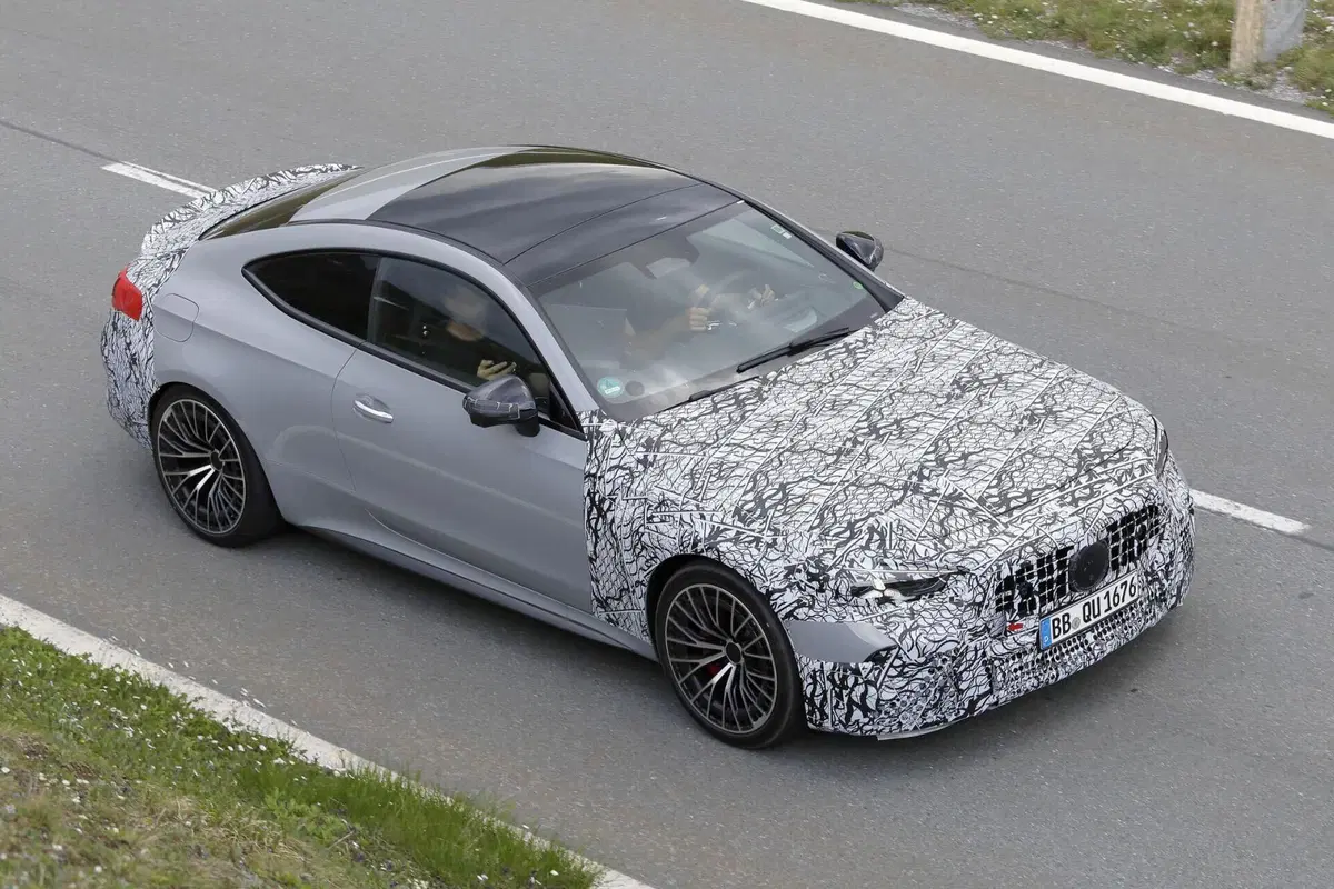 Mercedes-AMG CLE 63, il V8 è pronto a tornare (9)