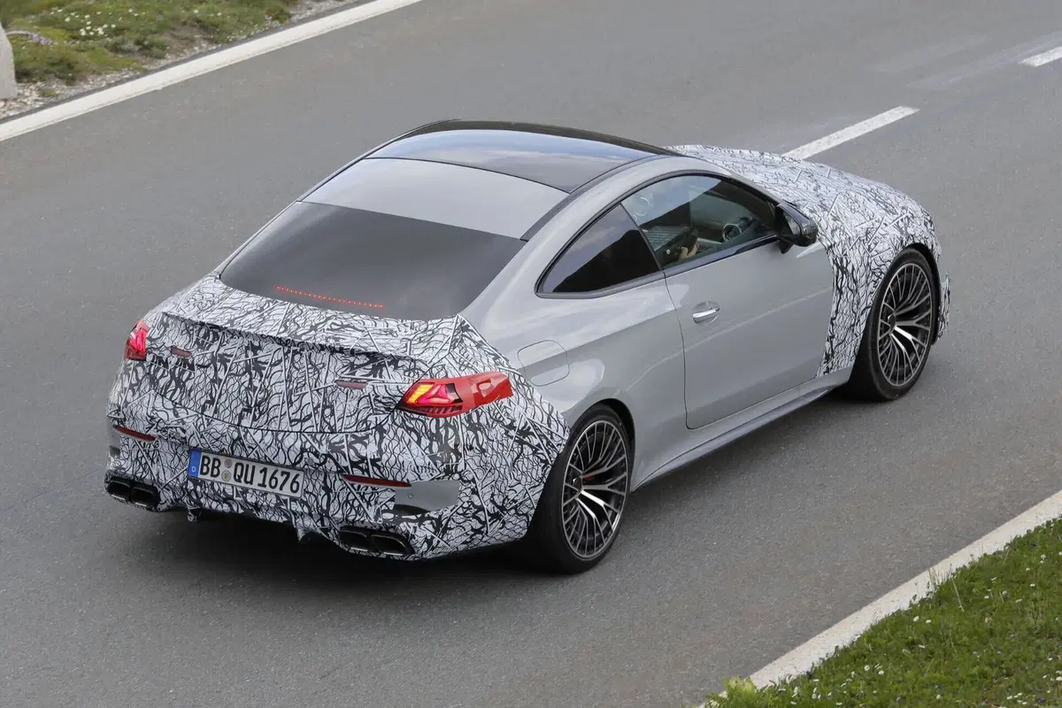 Mercedes-AMG CLE 63, il V8 è pronto a tornare (11)