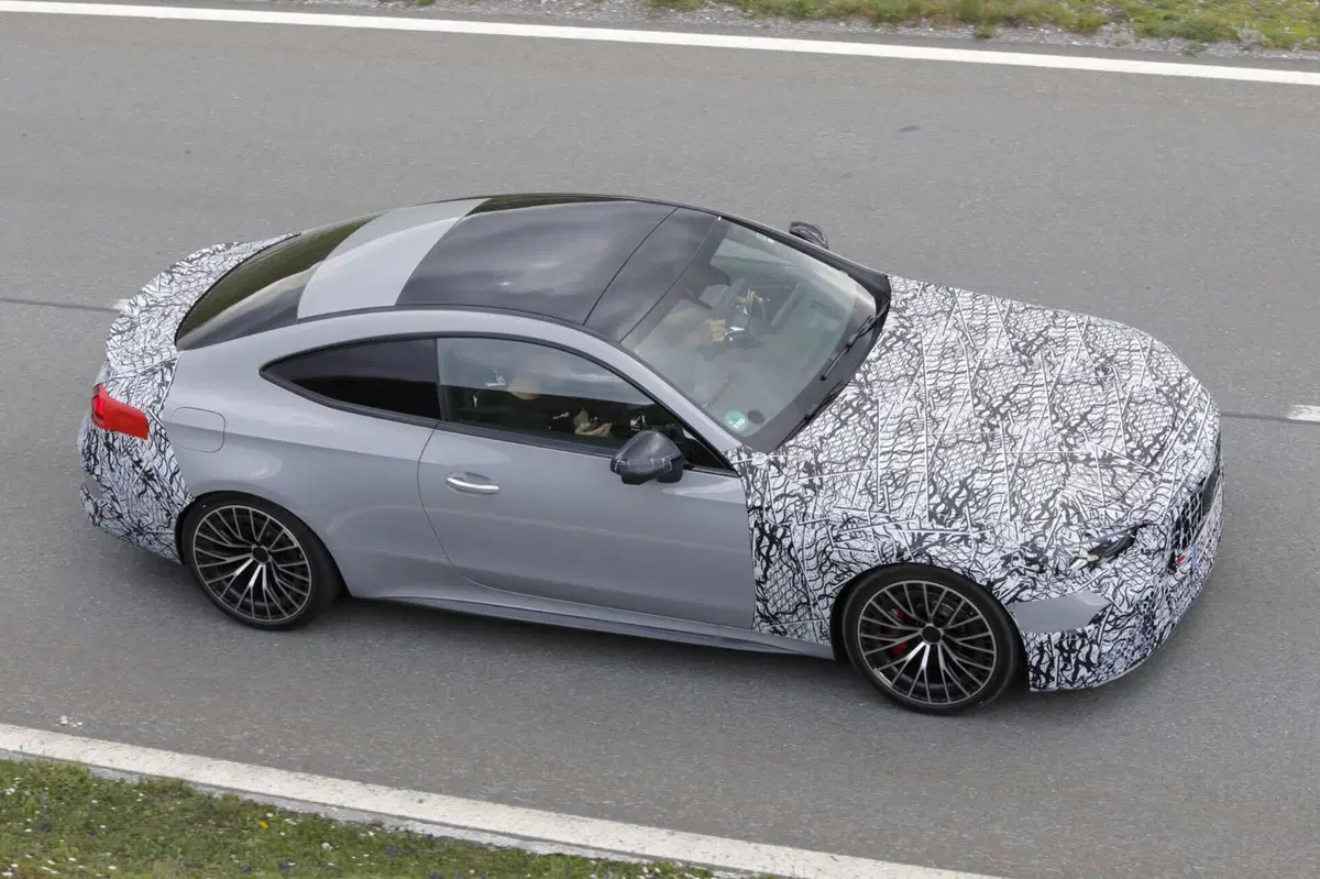 Mercedes-AMG CLE 63, il V8 è pronto a tornare (16)