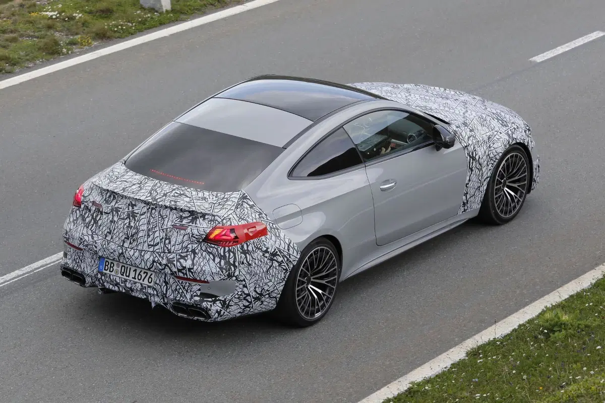 Mercedes-AMG CLE 63, il V8 è pronto a tornare (18)