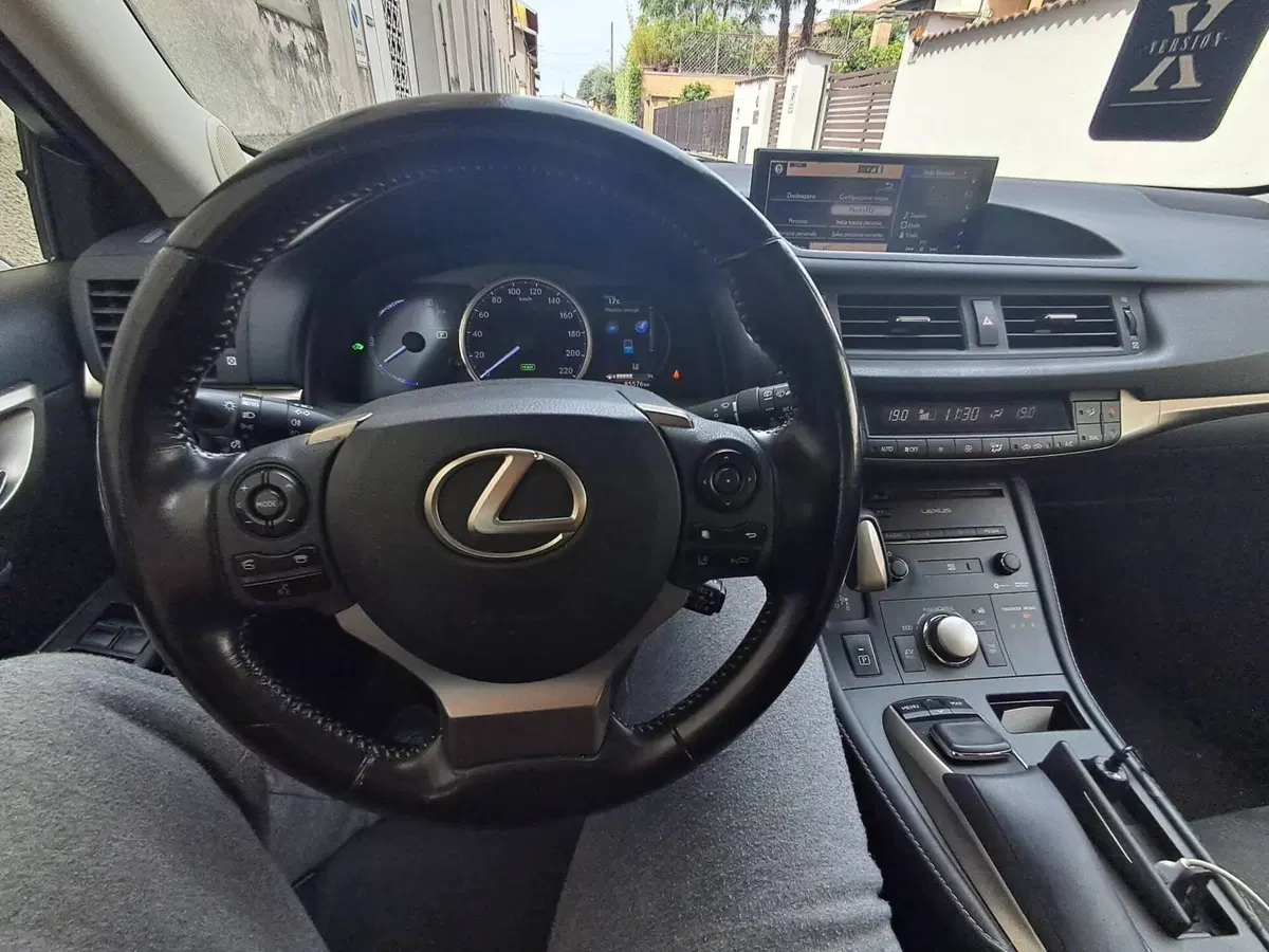 Lexus CT usata a Novara (7)