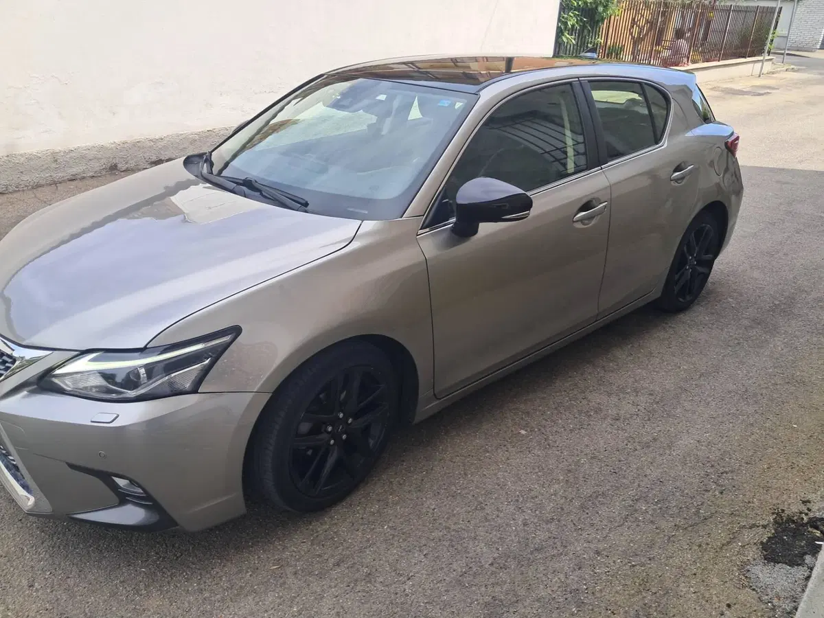 Lexus CT usata a Novara (8)