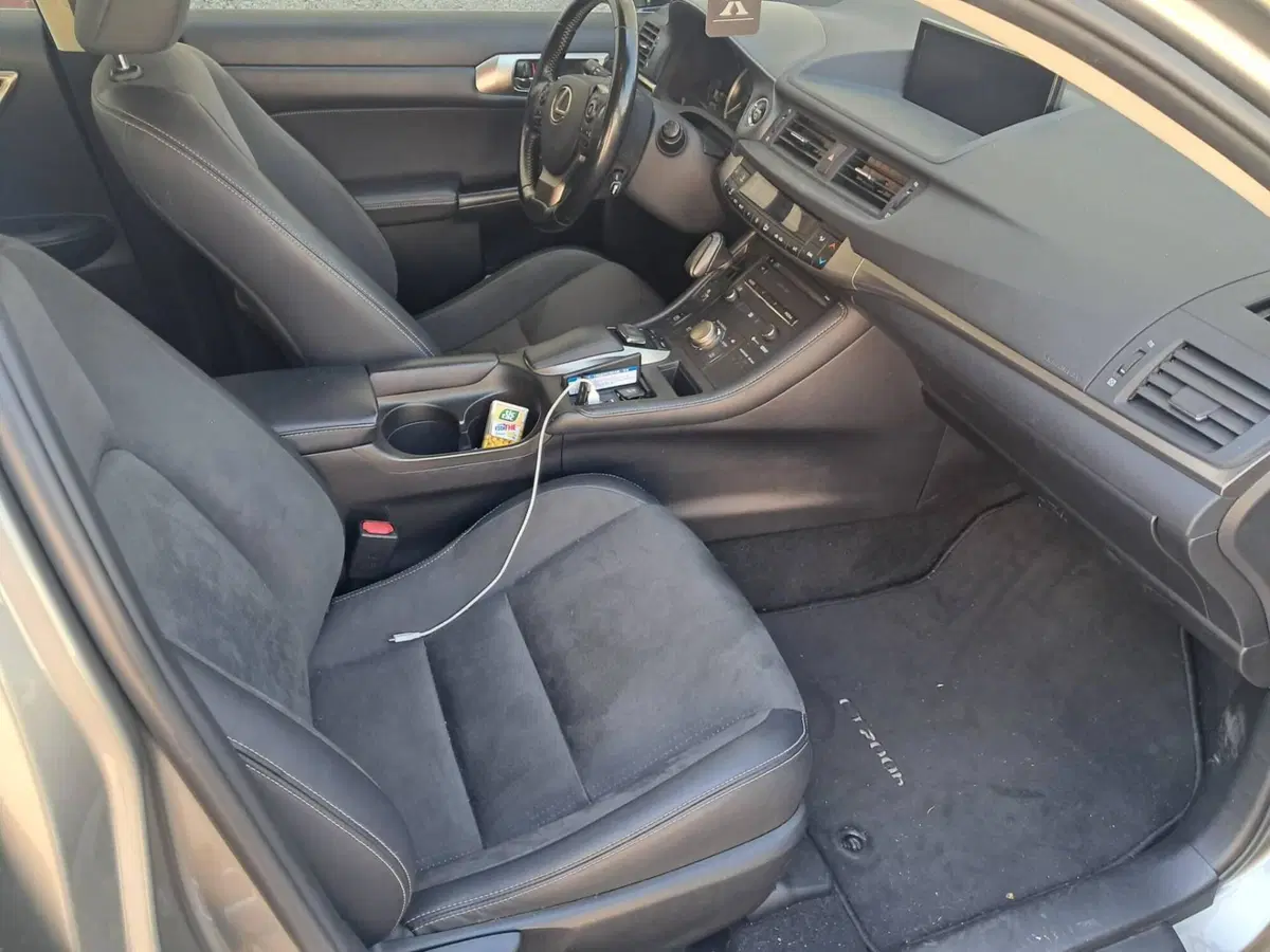 Lexus CT usata a Novara (11)