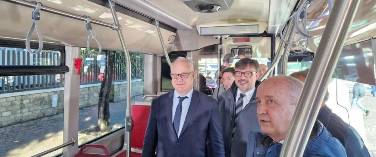 Bus elettrici Roma, scoppia il caso: batterie scariche prima della fine del turno