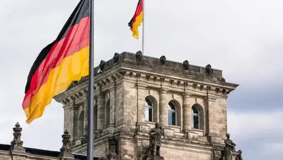Mercedes lancia l'allarme sulla crisi in Germania: "Situazione gravissima, torniamo alle 40 ore"