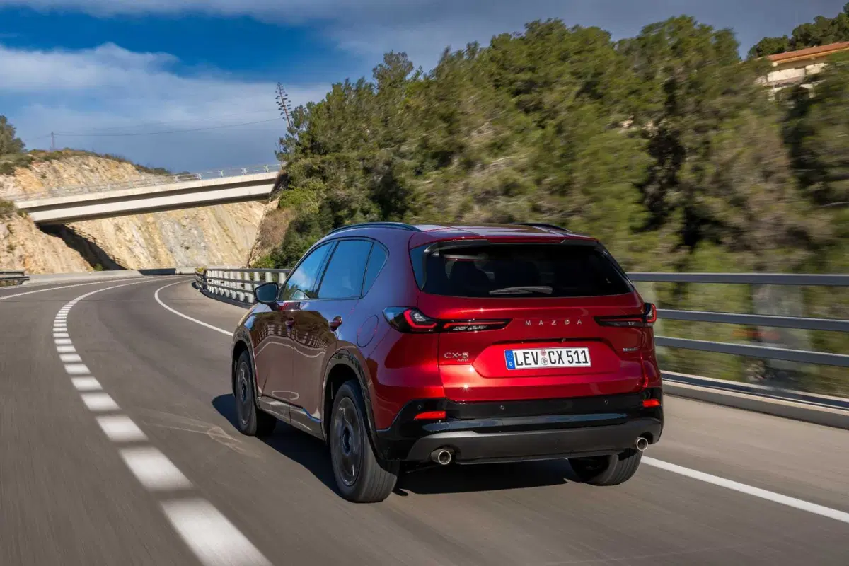 Mazda sfida tutti: il touchscreen è più sicuro dei tasti fisici, parola dell'ingegnere della CX-5