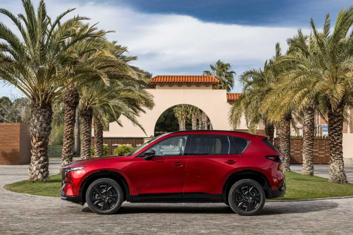 Mazda sfida tutti: il touchscreen è più sicuro dei tasti fisici, parola dell'ingegnere della CX-5 (12)