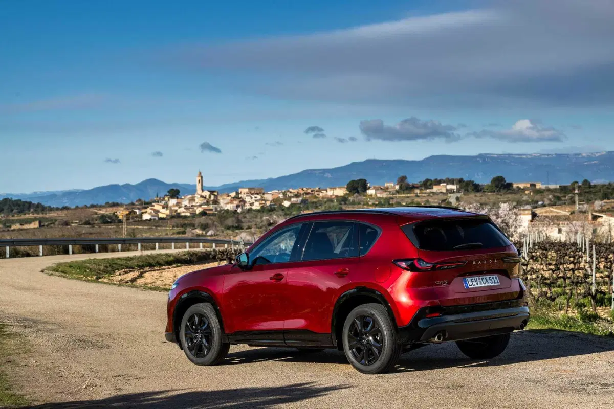 Mazda sfida tutti: il touchscreen è più sicuro dei tasti fisici, parola dell'ingegnere della CX-5 (14)