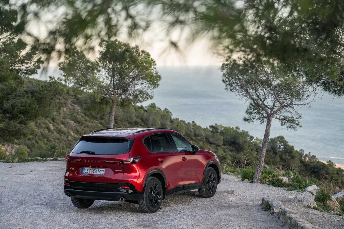 Mazda sfida tutti: il touchscreen è più sicuro dei tasti fisici, parola dell'ingegnere della CX-5 (15)