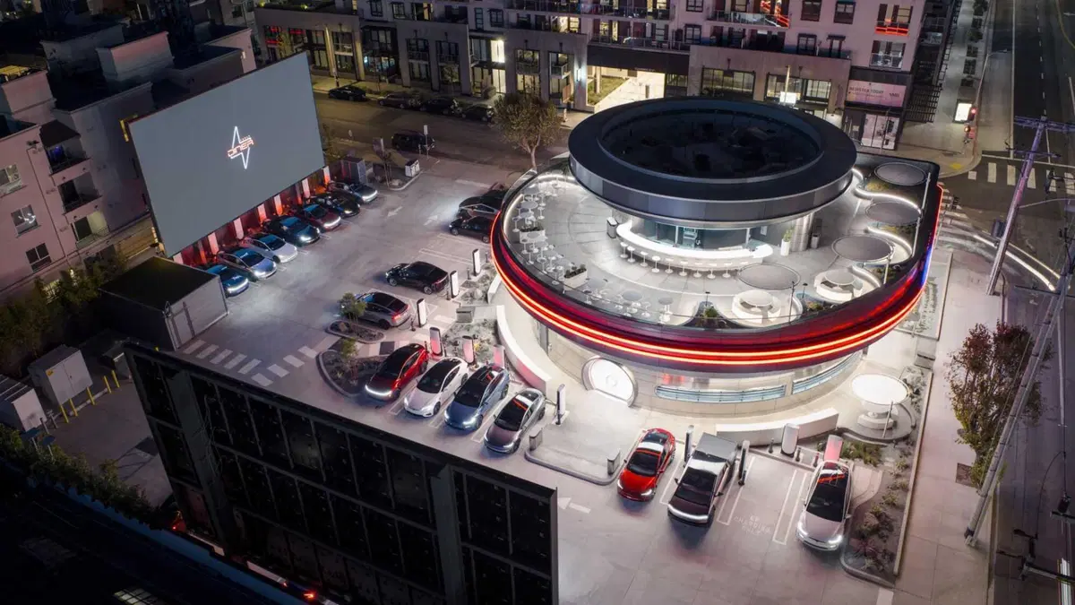 Tesla cambia le regole del gioco: in Europa arriva il primo Supercharger V4 da 500 kW (3)