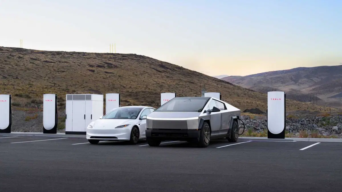 Tesla cambia le regole del gioco: in Europa arriva il primo Supercharger V4 da 500 kW (8)
