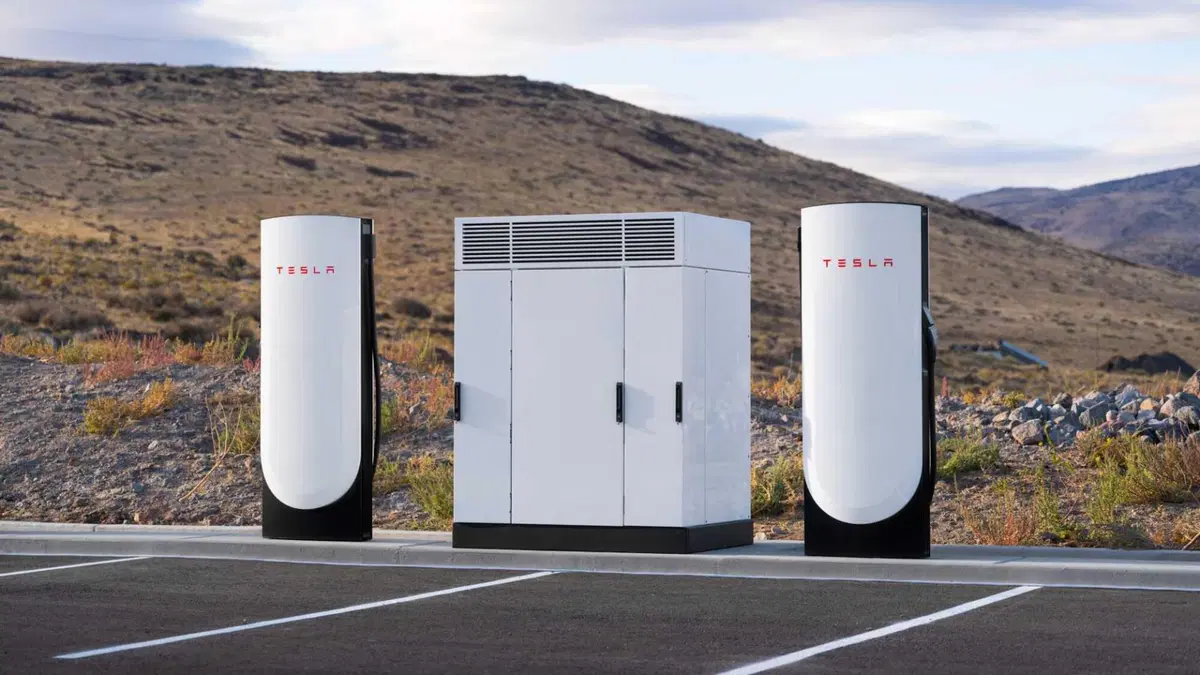 Tesla cambia le regole del gioco: in Europa arriva il primo Supercharger V4 da 500 kW (10)
