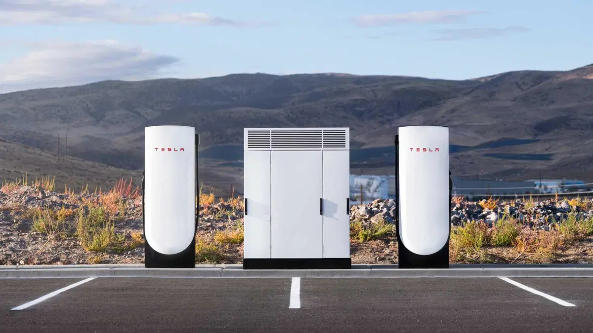 Tesla cambia le regole del gioco: in Europa arriva il primo Supercharger V4 da 500 kW (11)