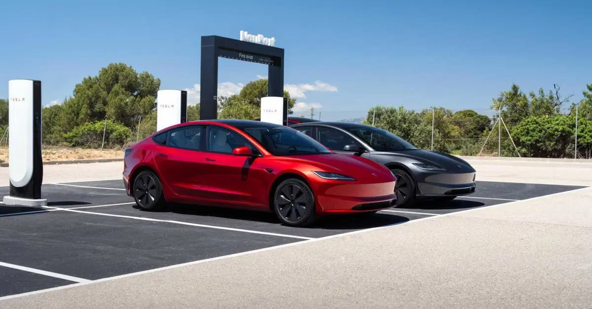 Tesla cambia le regole del gioco: in Europa arriva il primo Supercharger V4 da 500 kW