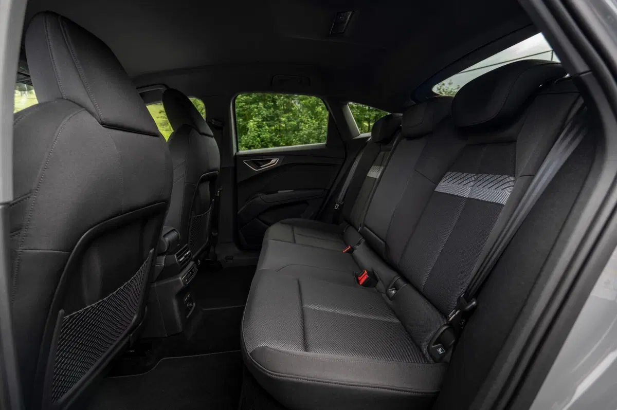 Nuova Audi Q4 e-tron: più muscoli, più digitale, più autonomia | Caratteristiche, prezzi e allestimenti  (6)