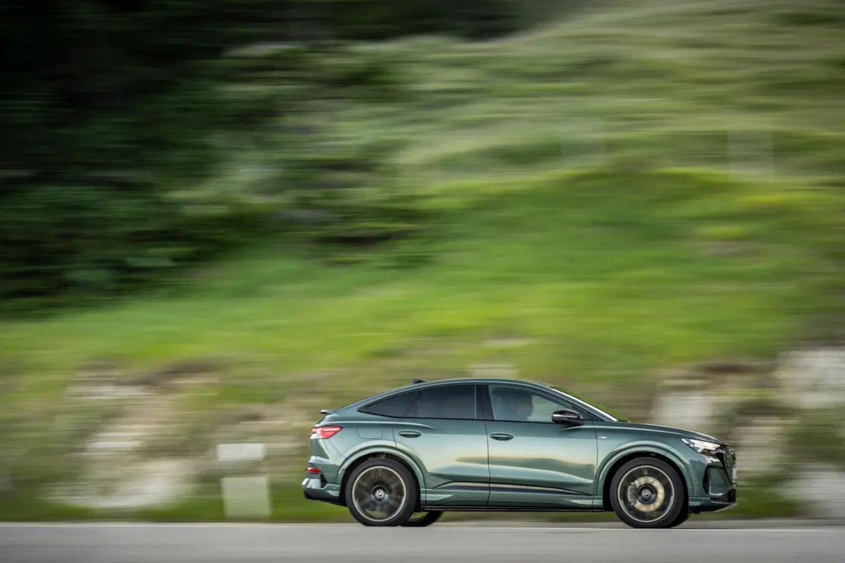 Nuova Audi Q4 e-tron: più muscoli, più digitale, più autonomia | Caratteristiche, prezzi e allestimenti 