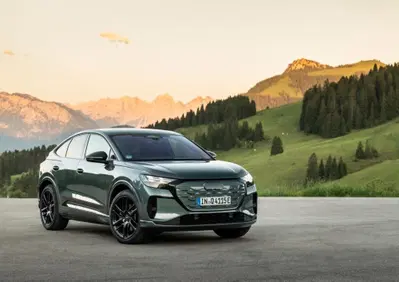 Nuova Audi Q4 e-tron: più muscoli, più digitale, più autonomia | Caratteristiche, prezzi e allestimenti [VIDEO]