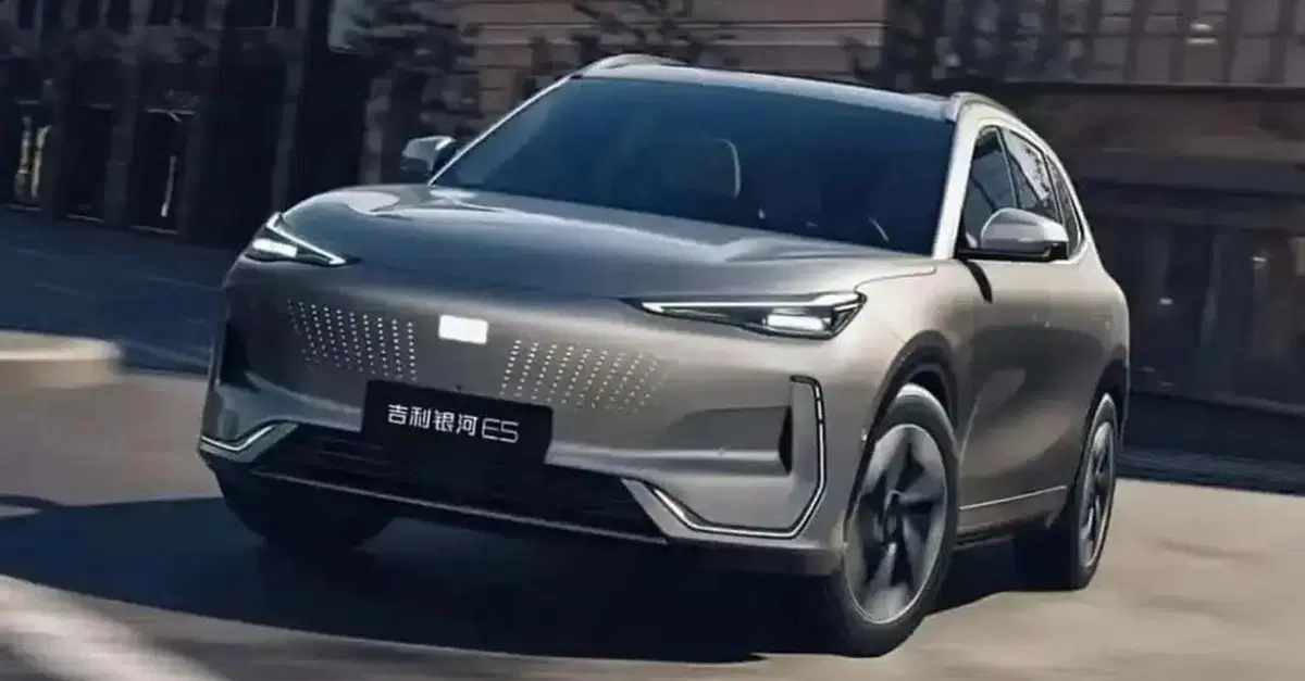Dalla guerra dei prezzi alla guerra dell'AI. Ecco cosa sta succedendo al mercato delle auto in Cina