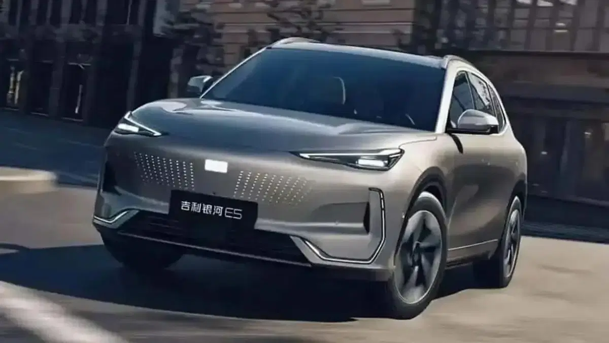 Dalla guerra dei prezzi alla guerra dell'AI. Ecco cosa sta succedendo al mercato delle auto in Cina