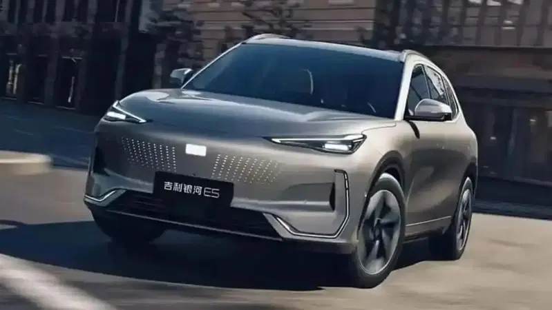 Dalla guerra dei prezzi alla guerra dell'AI. Ecco cosa sta succedendo al mercato delle auto in Cina