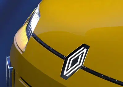 Due anni contro cinque: la sfida impossibile che Renault prova a vincere