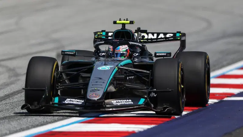 F1. Tutti temono il caldo ma non Kimi Antonelli: a Spielberg la sua Mercedes vola. Ferrari? I CV del nuovo motore ci sono ma...