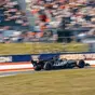 F1. Follia a Spielberg: Verstappen a muro, sventola la gialla ma la pole è di Russell! Beffata la Ferrari