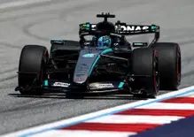 F1. Non ho dimenticato come si guida: Russell si prende la pole nel caos d'Austria e risponde ad Antonelli