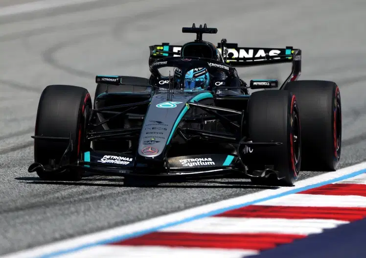 F1. Non ho dimenticato come si guida: Russell si prende la pole nel caos d'Austria e risponde ad Antonelli