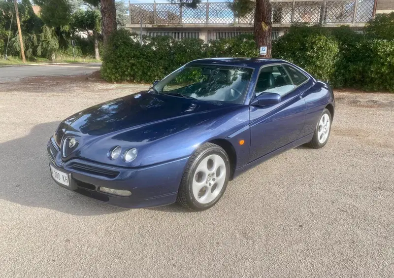 Alfa Romeo GTV 2.0 twin Spark d'epoca del 1998 a Corropoli