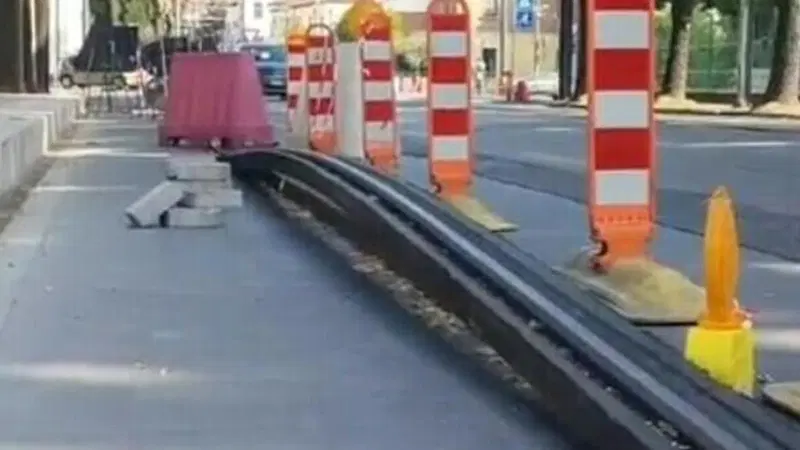 Padova, il disastro del tram continua: le rotaie si sciolgono al sole e per il Comune "&egrave; tutto normale"