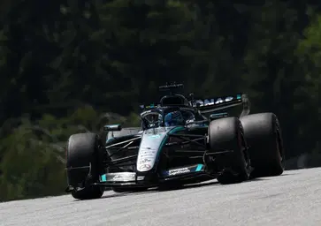 F1. L'astuzia di Russell ha fatto la differenza in Austria, Antonelli paga l'eccesso di foga. E se il problema della Ferrari fosse il turbo?  