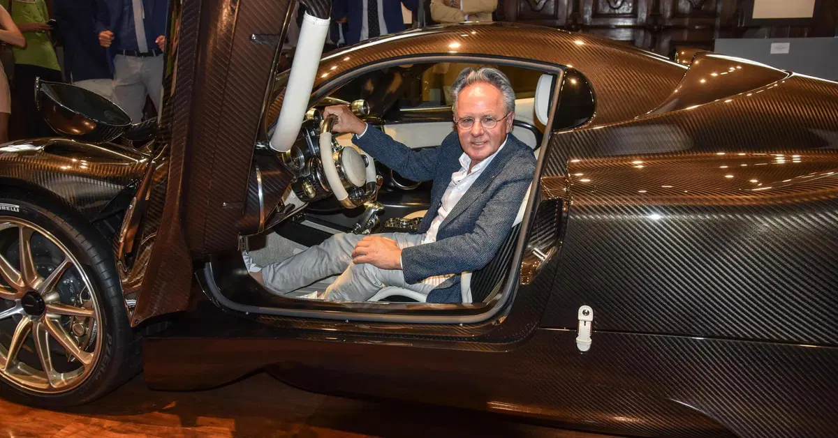 Pagani e quell'hypercar fatta di diamanti. Ma il creatore delle auto pi&ugrave; care al mondo gira... in minivan