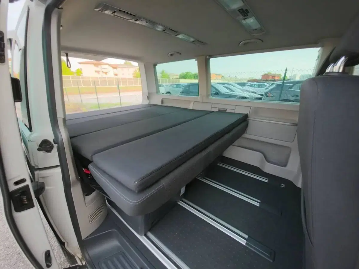 Volkswagen Multivan usata a Verona (11)