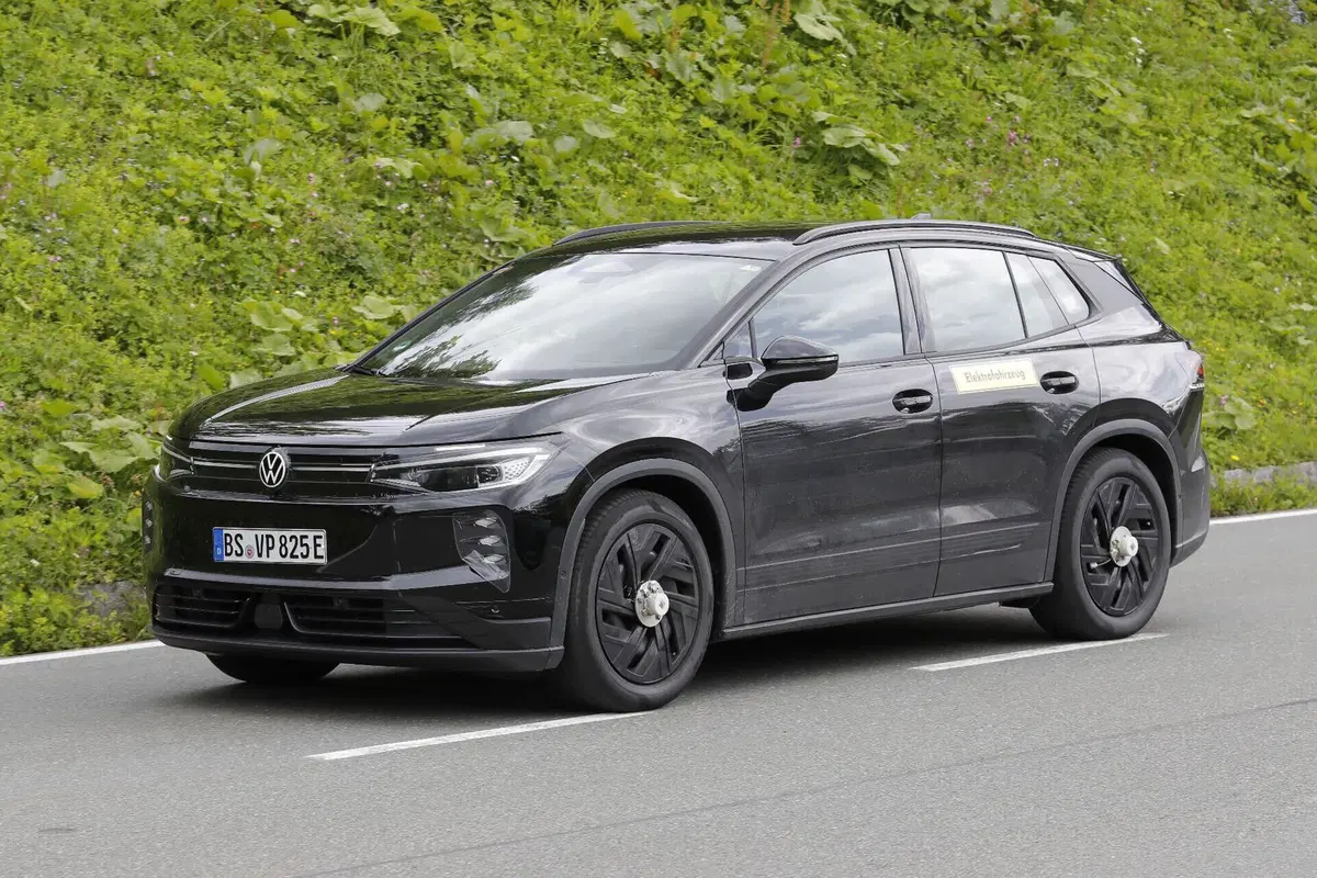 Volkswagen ID.4 dice addio al suo nome: ecco la nuova ID. Tiguan (5)