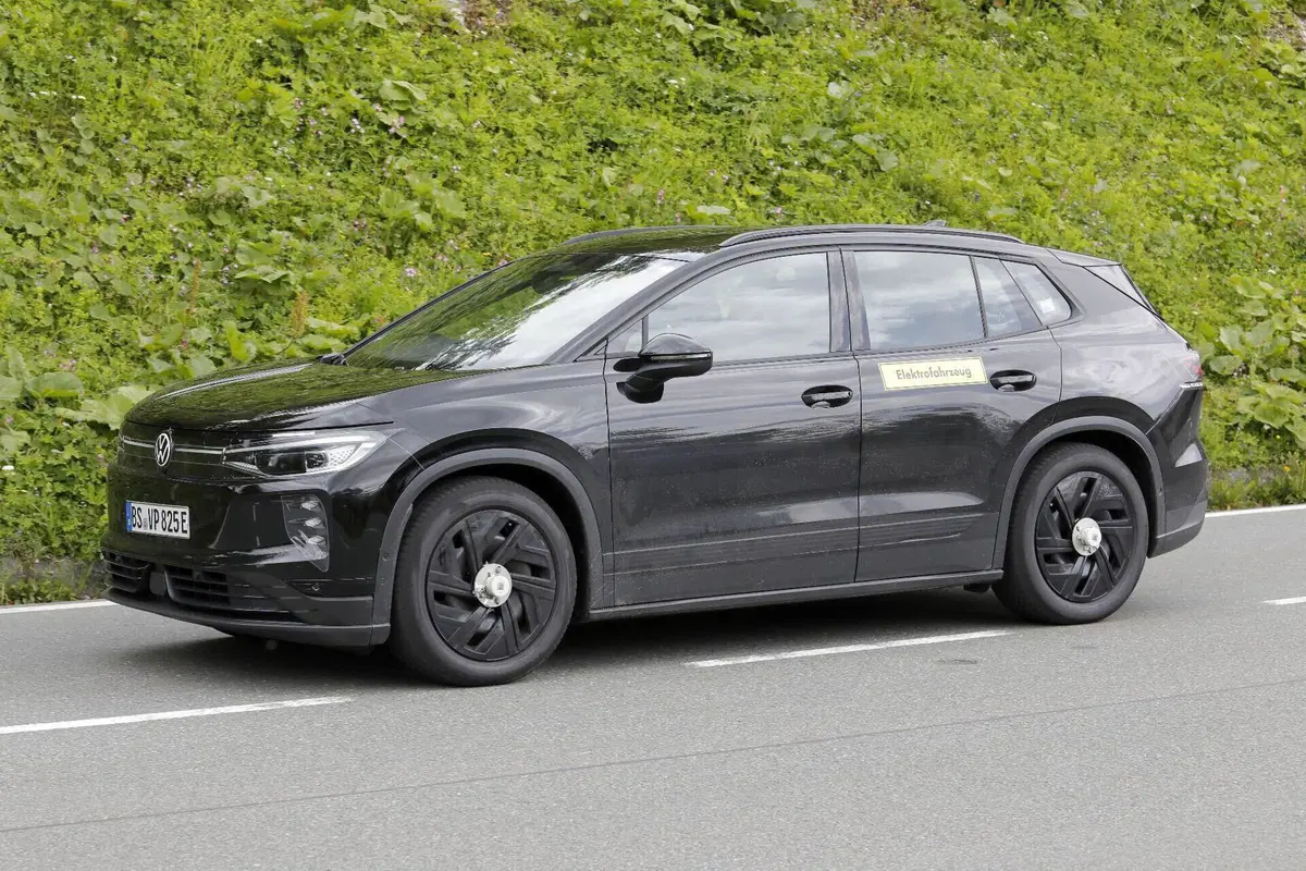 Volkswagen ID.4 dice addio al suo nome: ecco la nuova ID. Tiguan (6)