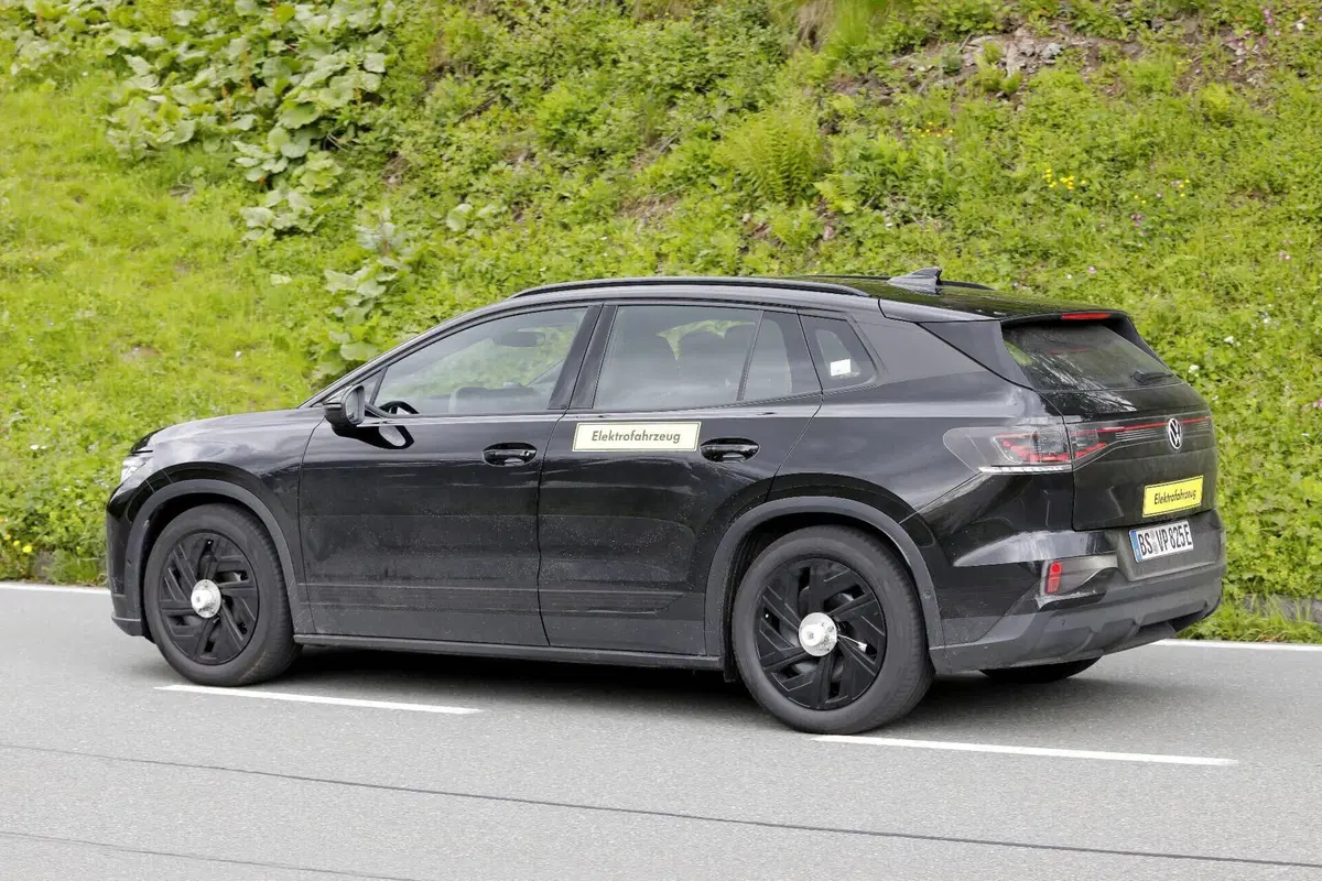 Volkswagen ID.4 dice addio al suo nome: ecco la nuova ID. Tiguan (8)