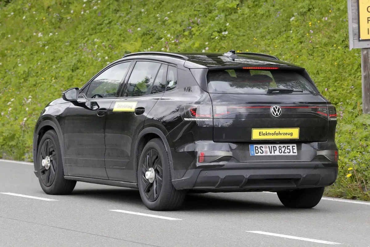 Volkswagen ID.4 dice addio al suo nome: ecco la nuova ID. Tiguan (10)