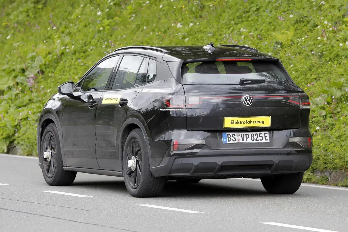 Volkswagen ID.4 dice addio al suo nome: ecco la nuova ID. Tiguan (12)
