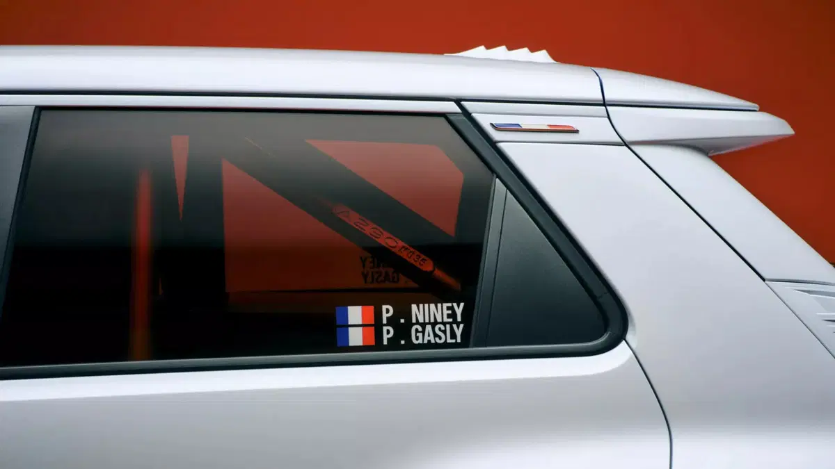 Alpine e Lacoste scendono in pista: nasce la A290 Rallye "Beware of the Crocodile", il bolide che unisce moda e corse (6)