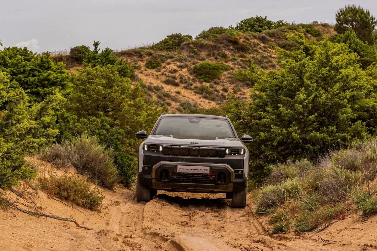 Jeep Avenger 2026: il restyling migliora davvero tutto? Prova completa tra design, interni, motori e
