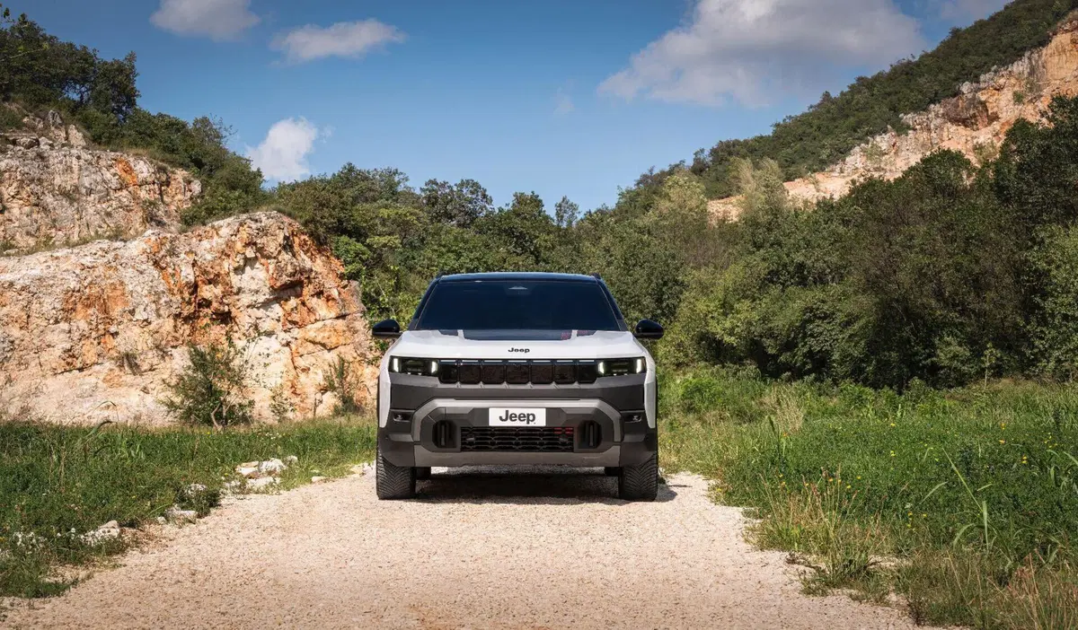 Jeep Avenger 2026: il restyling migliora davvero tutto? Prova completa tra design, interni, motori e (6)